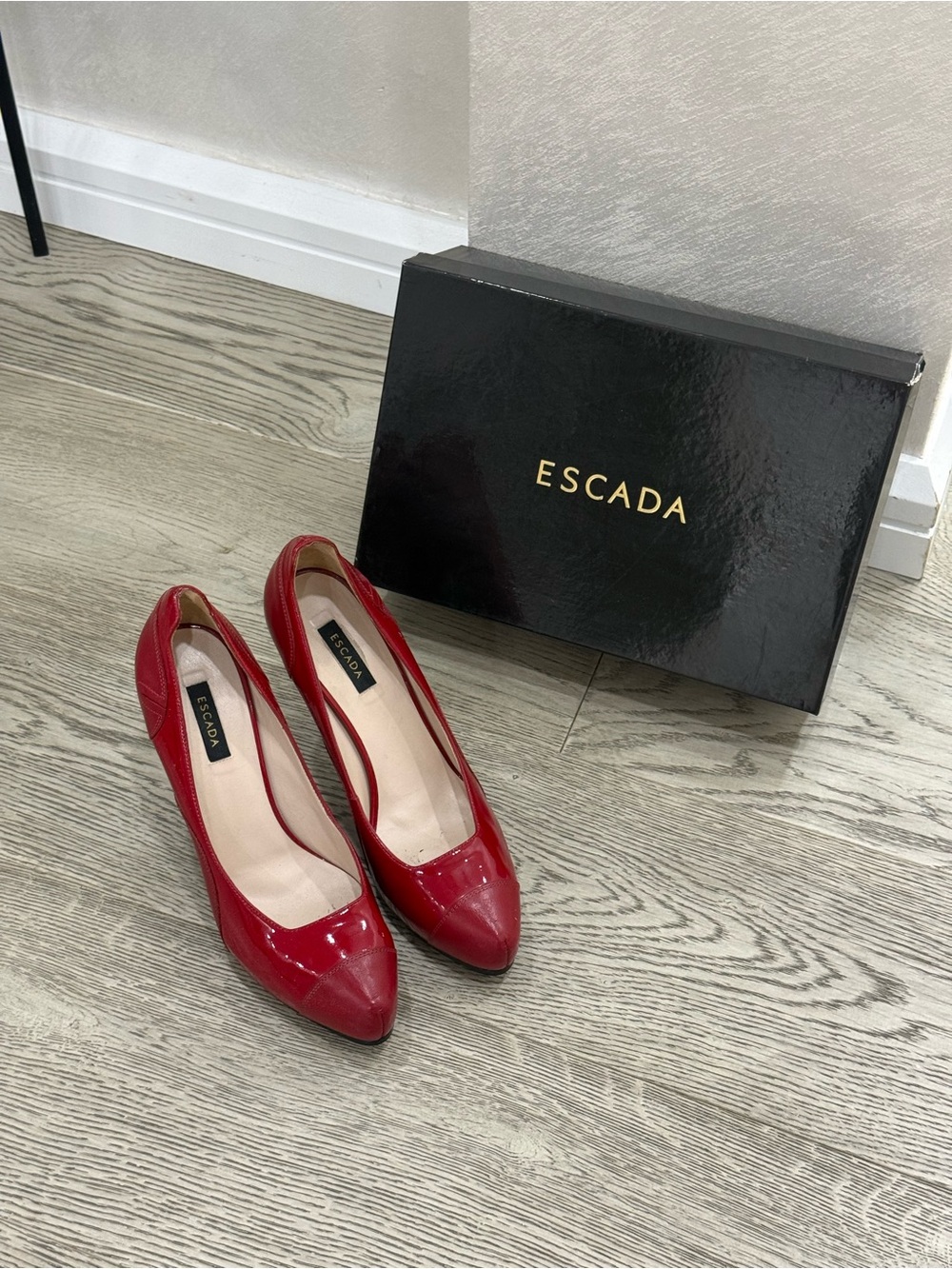 VINTAGE Escada Glossy Red Pointed-Toe Pumps
